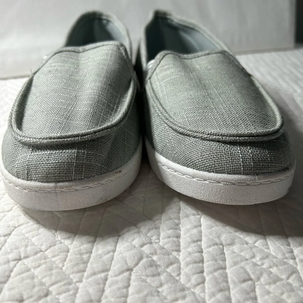 Aloha Island women’s slip on‎ canvas material shoes, size 9.5 light gray color